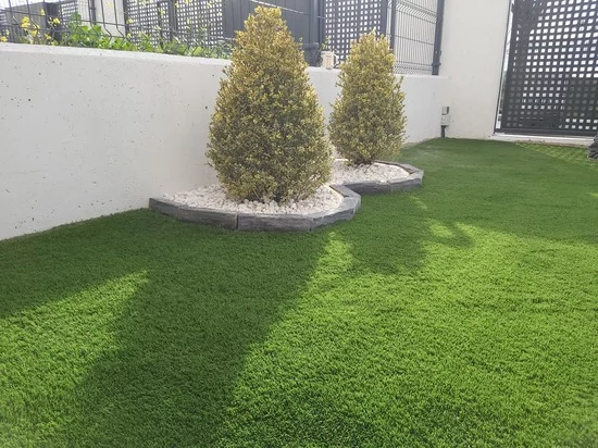 Jardinera con bordillo de pizarra